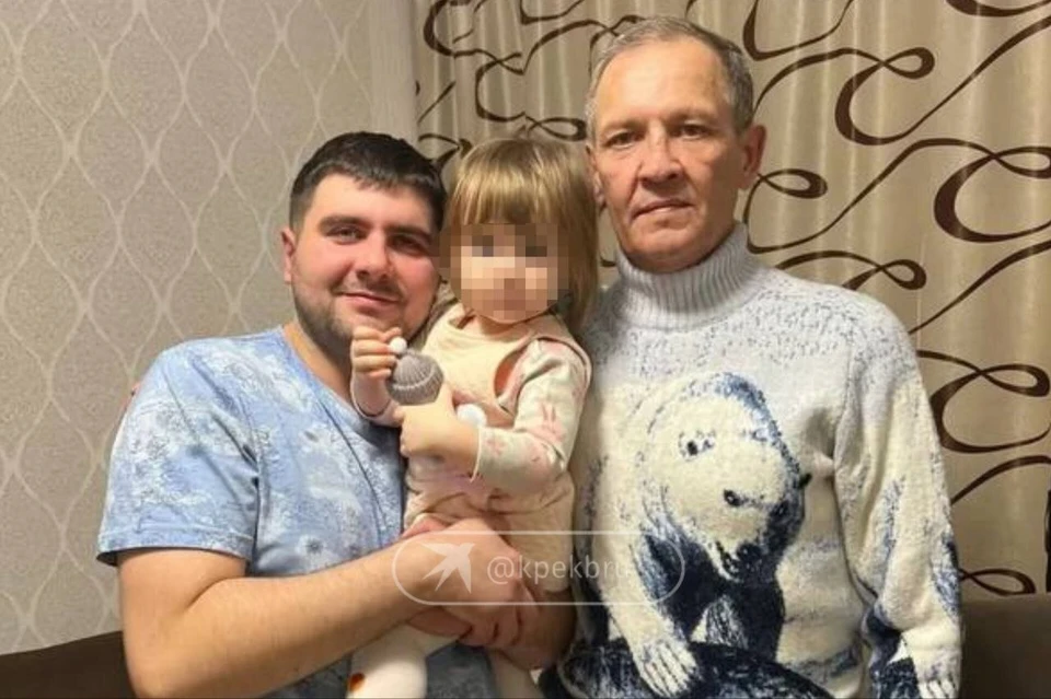 У Игоря Гладкова (на фото справа) есть сын и внучка. Фото: предоставил сын пропавшего Максим