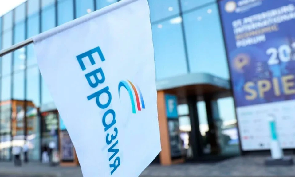 Любой, кто хоть немного знаком с работой «Евразии», прекрасно знает: ее сотрудники занимаются гуманитарными, образовательными, культурными и социальными проектами. Фото: соцсети