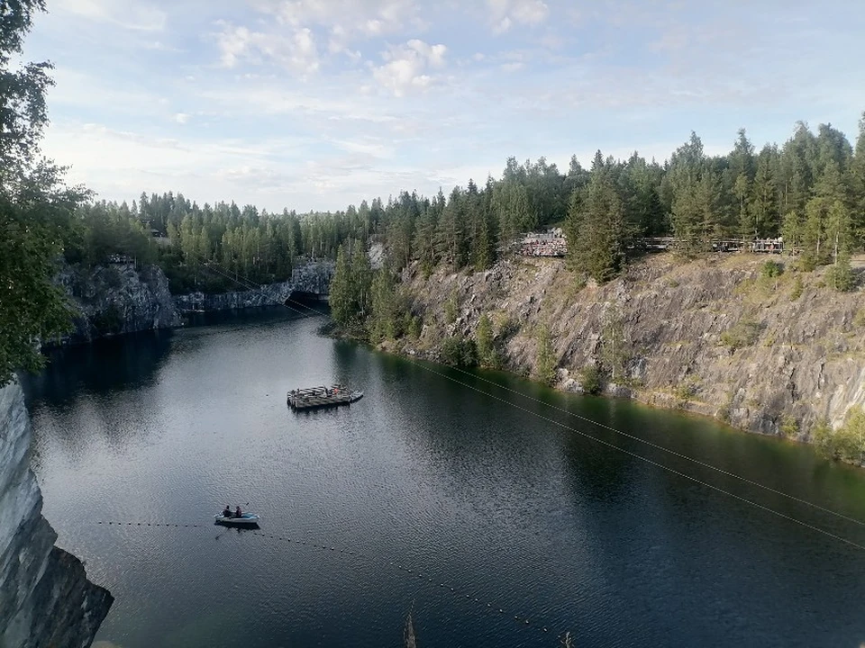Фестиваль Ruskeala Symphony, арфа на воде. Фото: Наталья Шарай