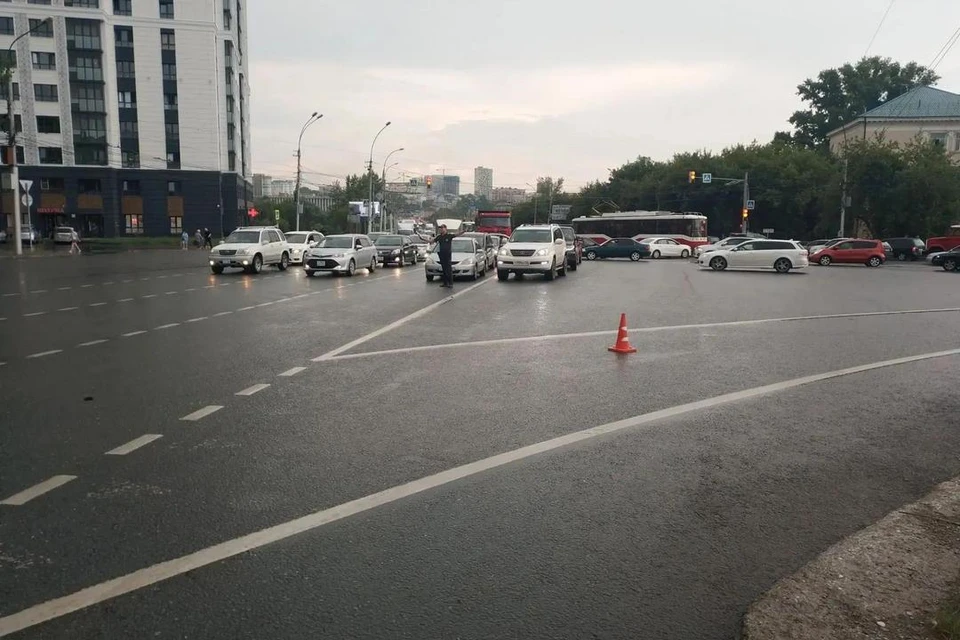В Кировском районе Новосибирска произошло столкновение двух автомобилей. Фото: ГАИ Новосибирска
