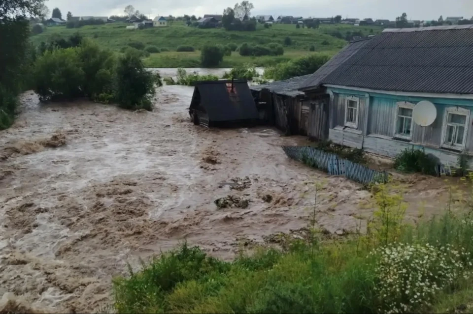 В Октябрьском округе во время наводнения вводили режим ЧС. Фото: Иван Фатавиев.