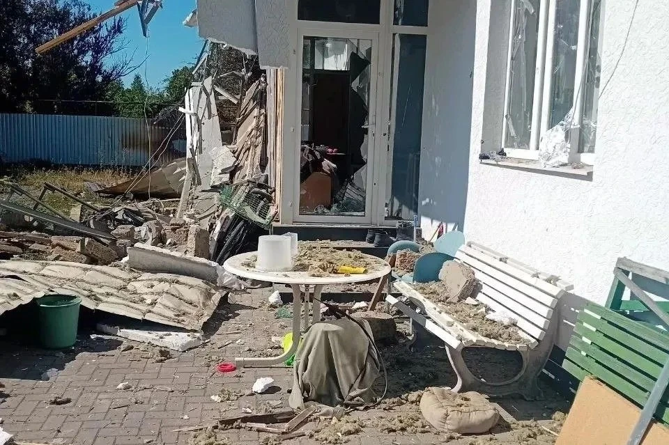 Боевики бьют по домам мирных жителей. ФОТО: Руслан Хоменко.