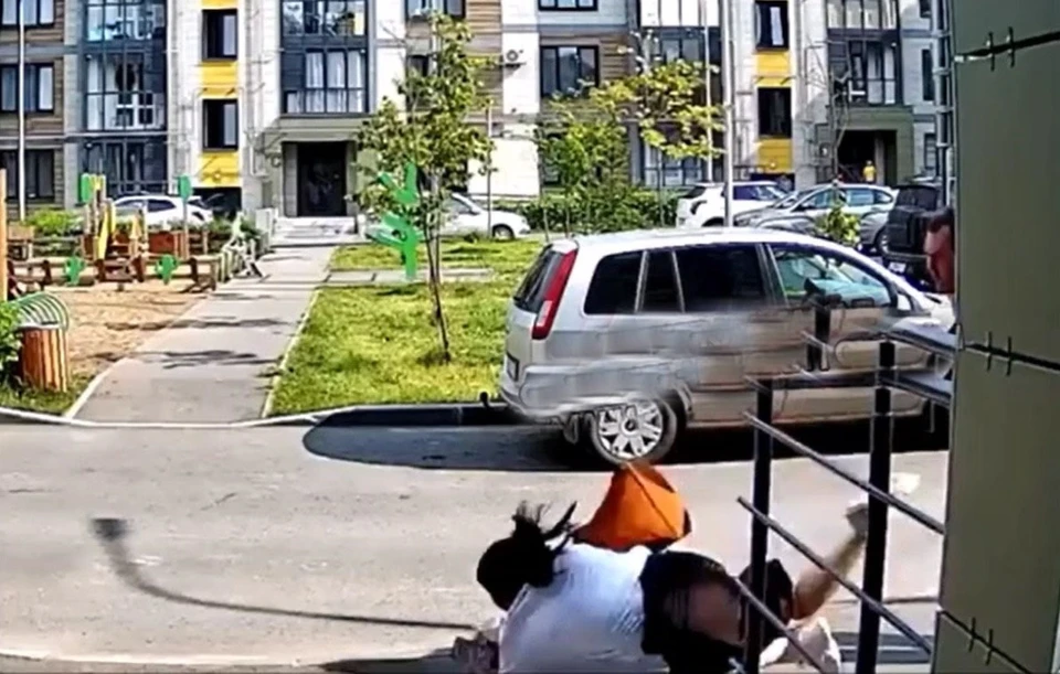 Нападение попало на видео.