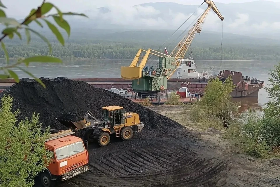 В Мамско-Чуйском районе стартовал северный завоз