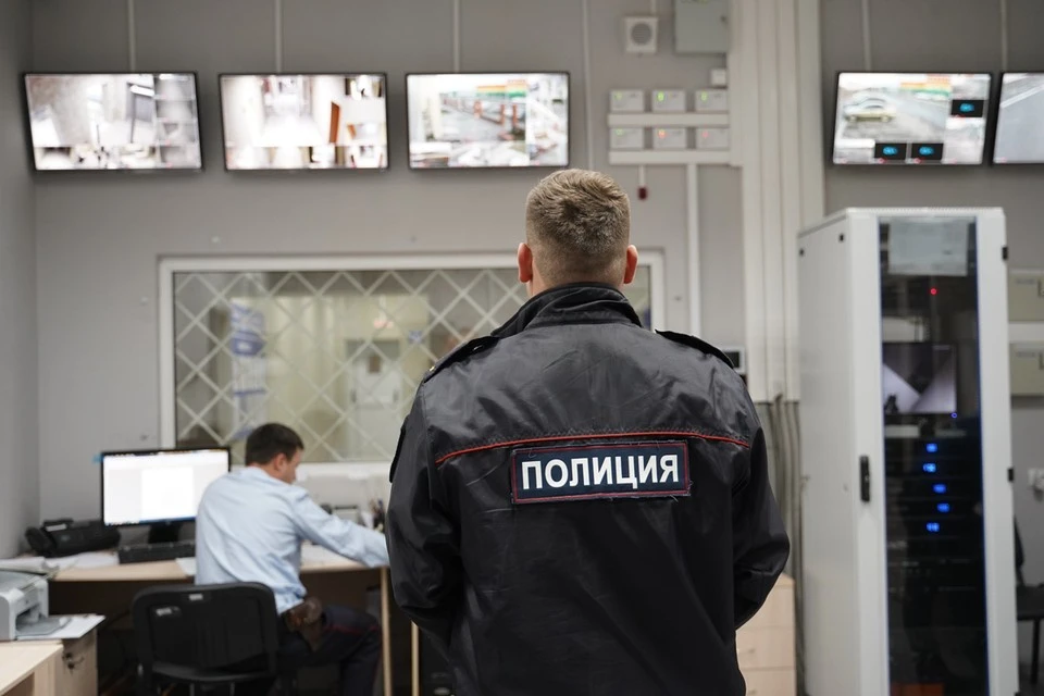 Полицейские проверили утонувшую машину с пристегнутым скелетом в Новой Москве