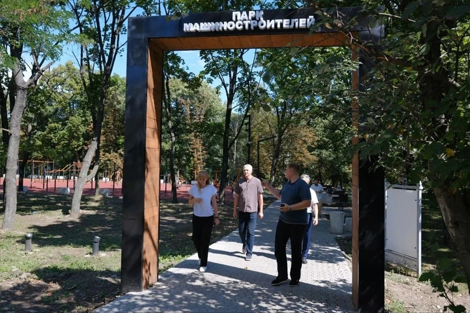В парке «Машиностроителей» в Ясиноватой завершается строительство амфитеатра. Фото: ЕР ДНР