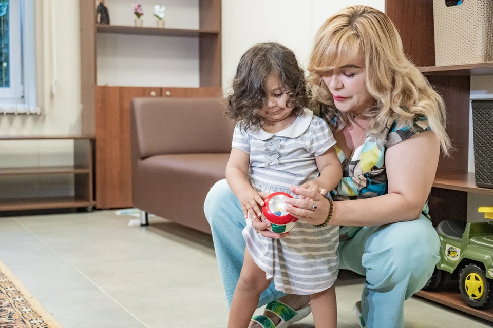 Екатерина Куранова проживает в отделении уже несколько месяцев. Когда дочка пойдет в садик, женщина сможет выйти на работу и снять отдельное жилье. Фото: архив "КП"