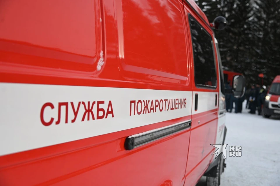 Тушением пожара занимались 12 огнеборцев и 5 единиц техники