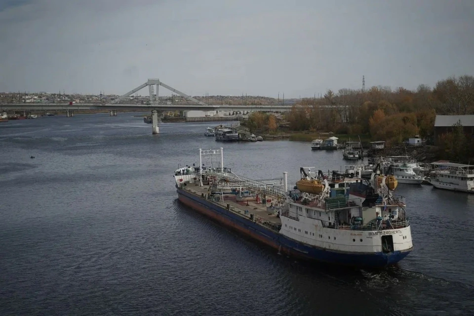 Одна из работ художника посвящена Волге