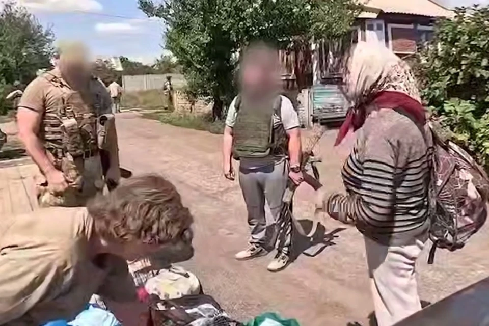 ВС РФ эвакуировали из подвалов Константиновки семерых пожилых жителей. Фото: Минобороны России