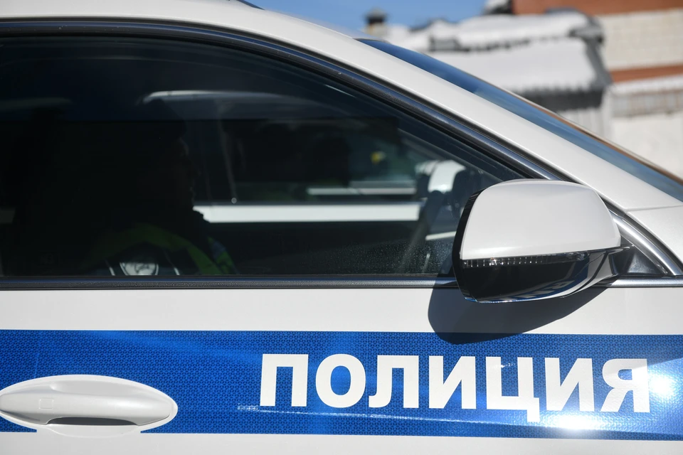 Силовики проводят обыски в крупном московском торговом комплексе.
