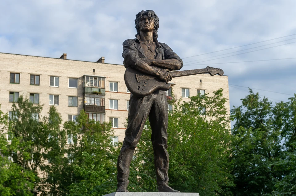 "Комсомолка" выяснила, какие вещи Виктора Цоя продавались на аукционах, а что из артефактов продолжают находить в архивах.