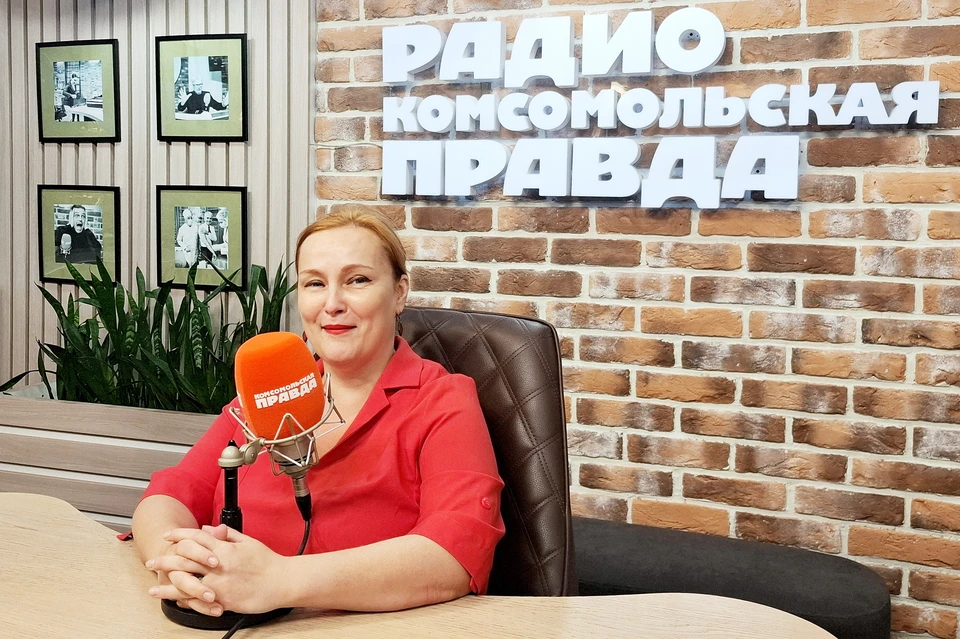 Российская писательница, искусствовед, журналист Софья Багдасарова в студии радио «КП». Фото: Виталий ОСИПОВ.