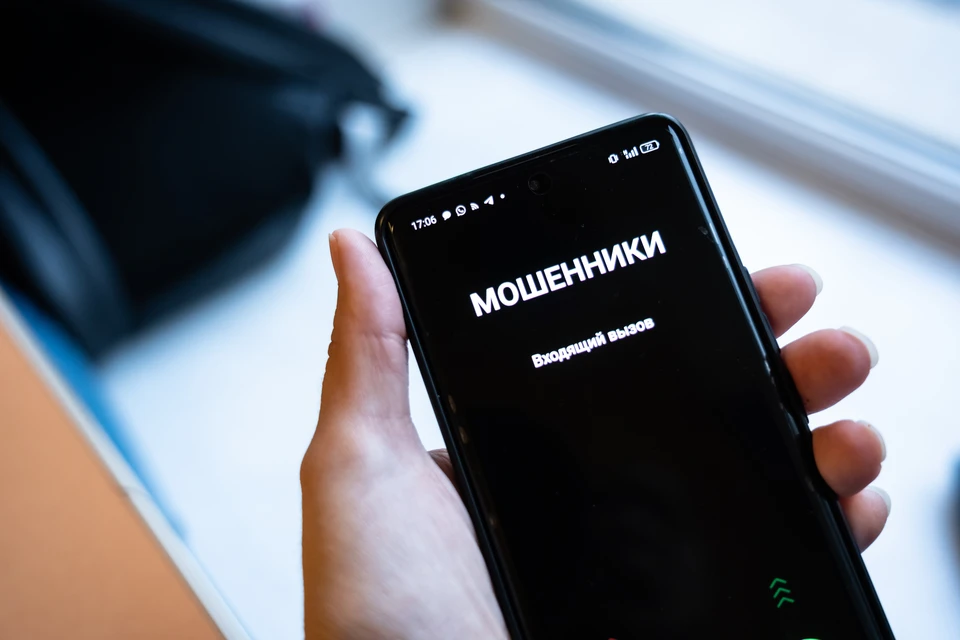 Злоумышленники использовали функцию, позволяющую транслировать экран мобильного телефона.
