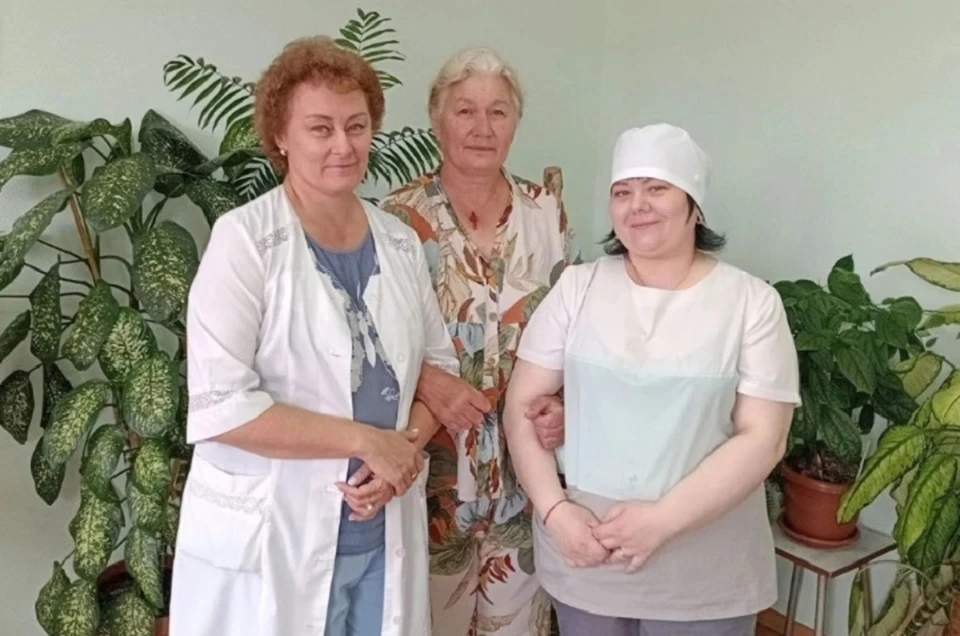Врачи помогли Татьяне Малыгиной (на фото в центре). Фото: Департамент информационной политики Свердловской области