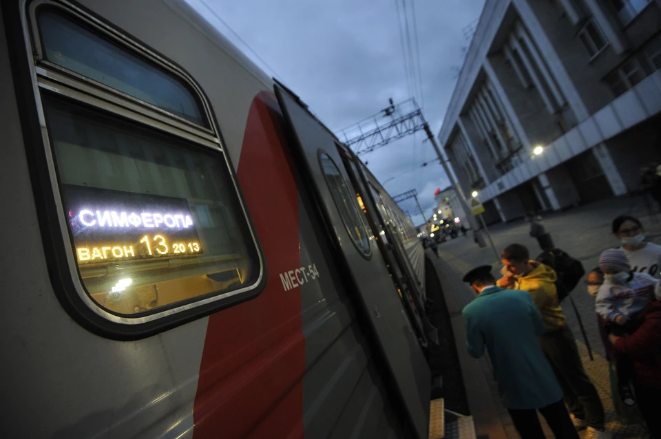 Между Керчью и станциями в Крыму пассажиров перевозят автобусами