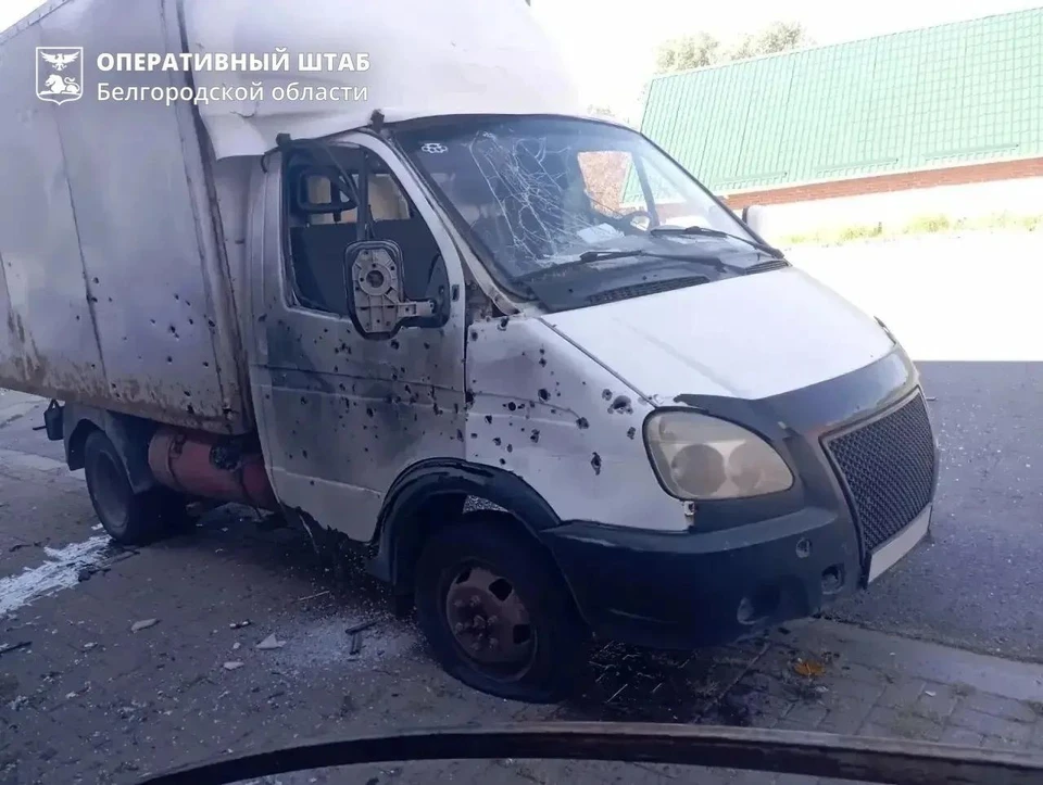 В Октябрьском повреждены грузовик, легковушка и фасад коммерческого объекта