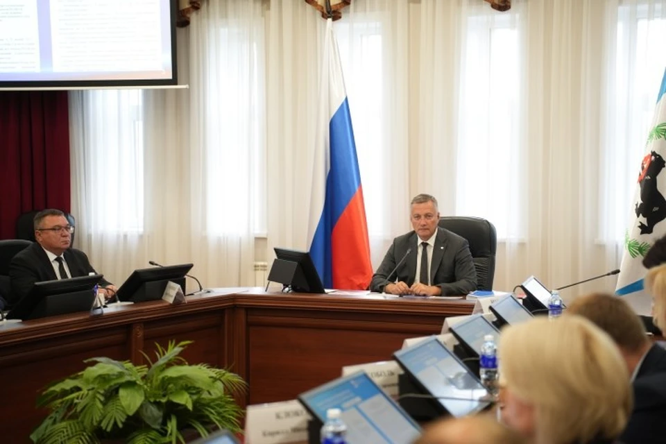 Губернатор поручил продолжать работу с выпускниками программы.