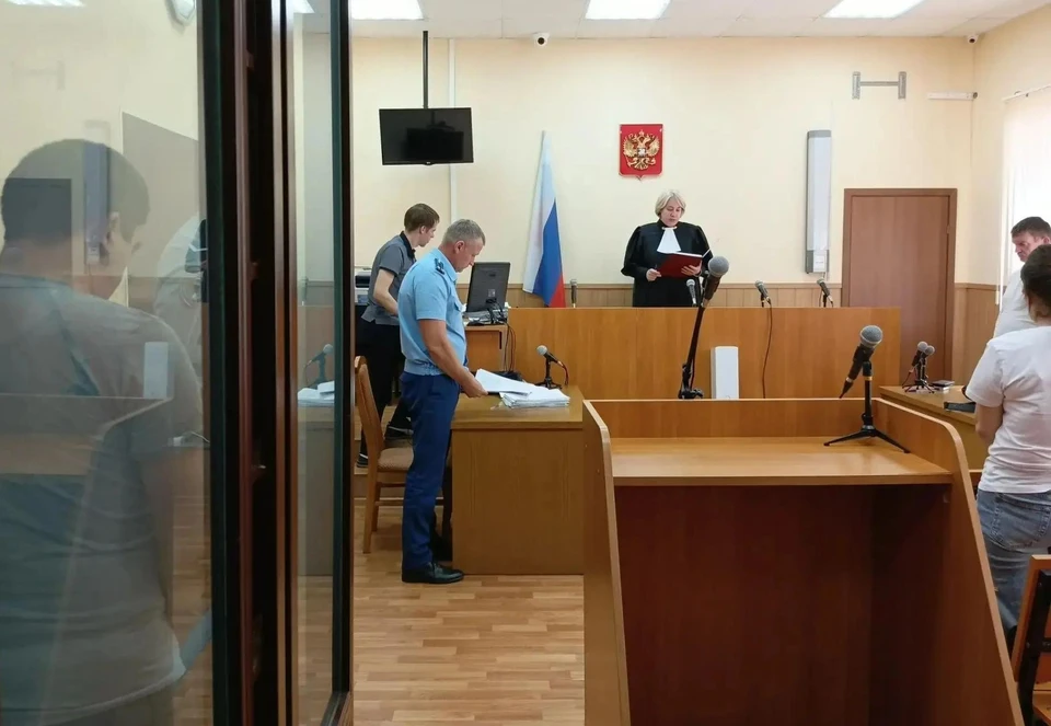Подсудимый добровольно выплатил матери погибшей 2 миллиона рублей компенсации морального вреда. Фото объединенной пресс-службы судебной системы Липецкой области.