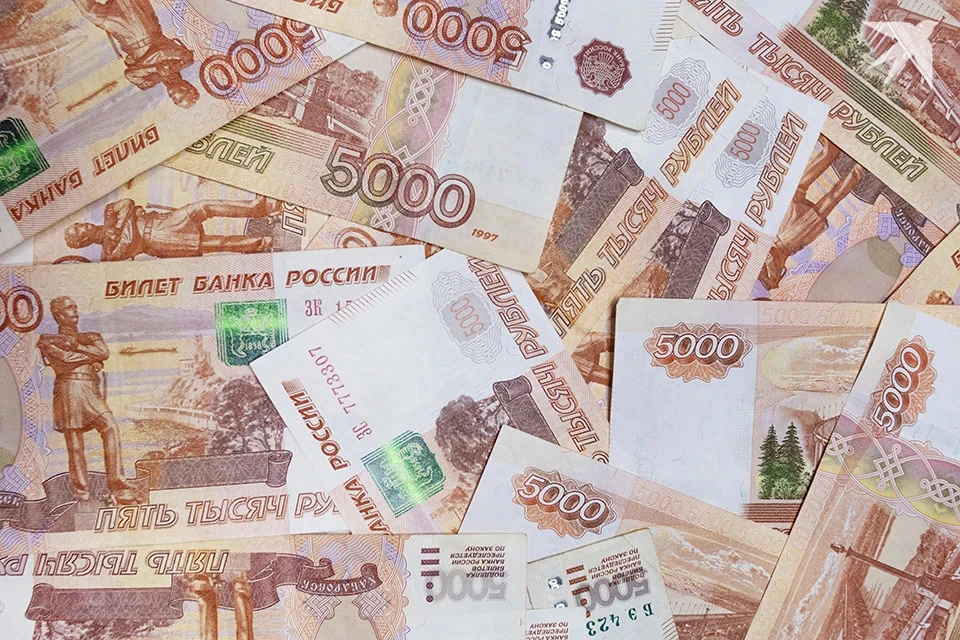 Силовики изъяли у преступного сообщества 429 тысяч пачек сигарет и наложили арест на 119 млн рублей.
