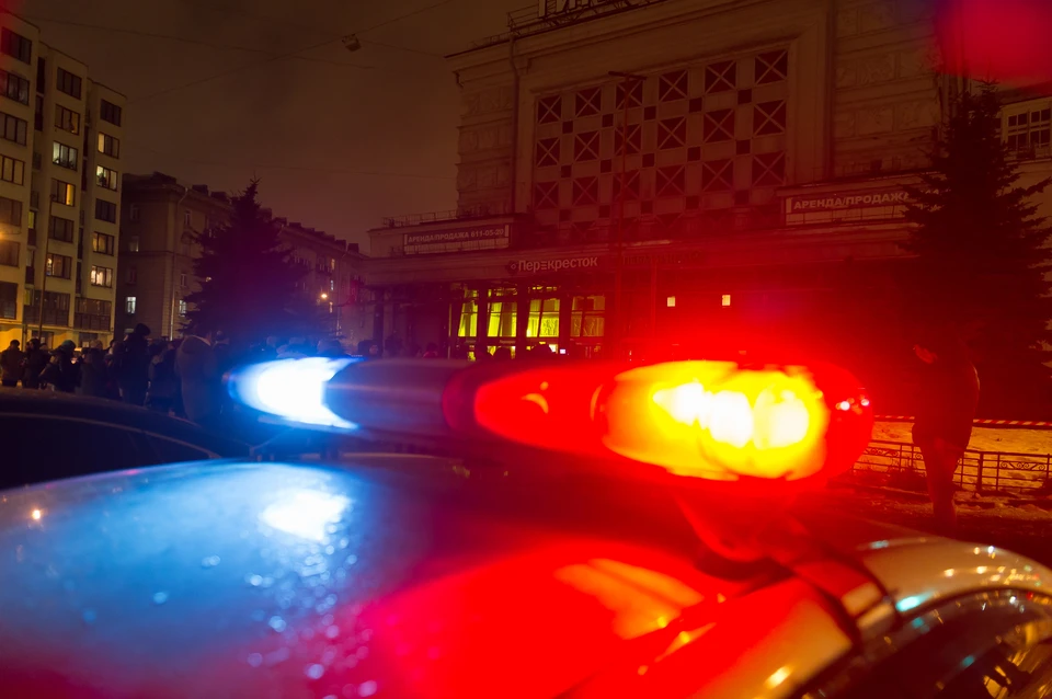 В Новокузнецке разбираются с дебоширом, повредившим чужой автомобиль.