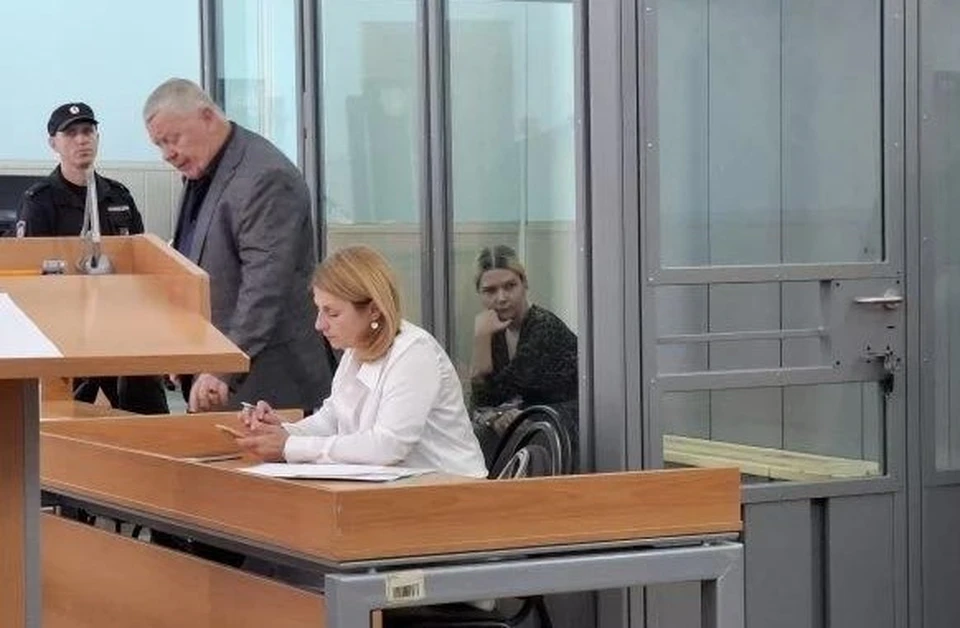 О вывозе мебели из квартиры Тарховых рассказывали уже много раз.