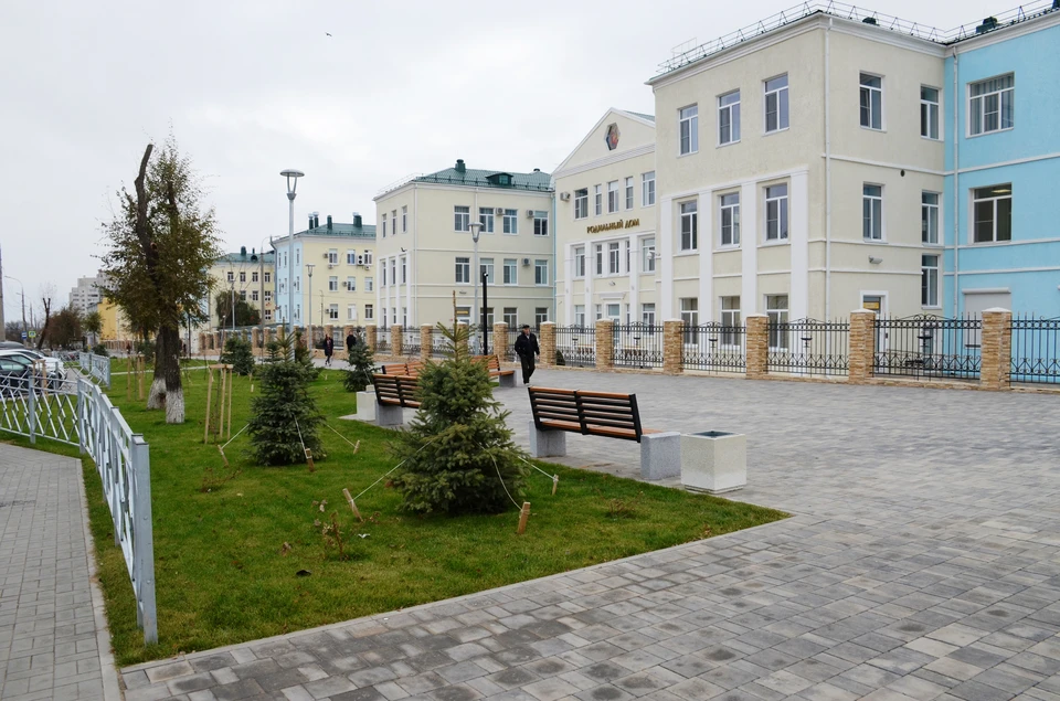 Крупнейшие стационары в трех районах города работают без воды.