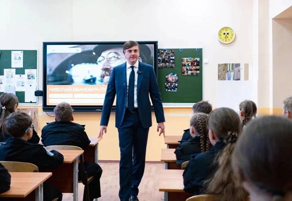 Кравцов дал старт обновленному курсу «Разговоры о важном» в школах РФ. Фото: пресс-служба Министерства просвещения РФ