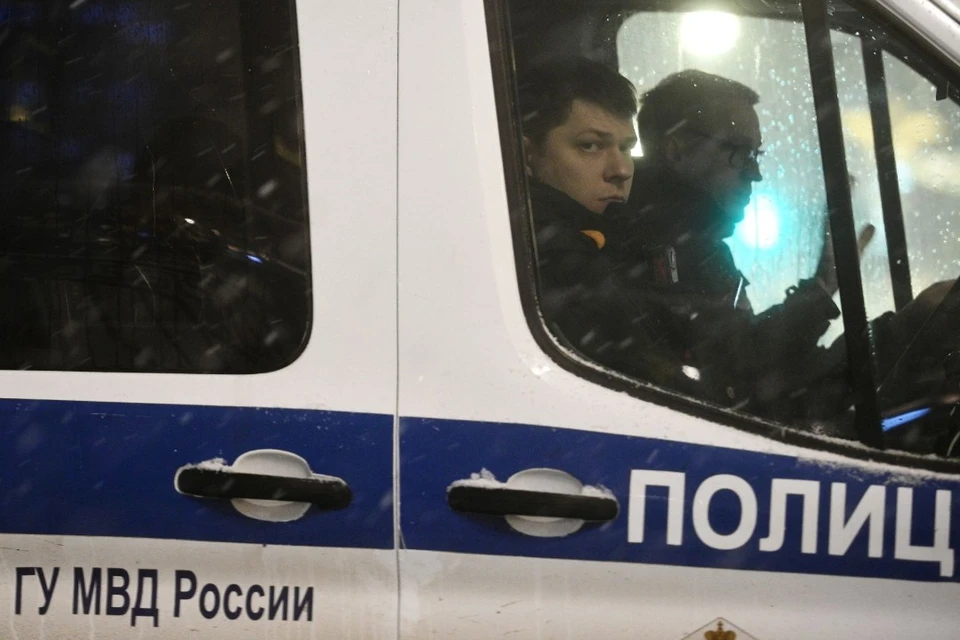 Буйного пассажира сняли с рейса.