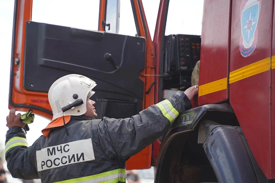 В подмосковном Щёлкове загорелся склад на площади 1,8 тысячи квадратов