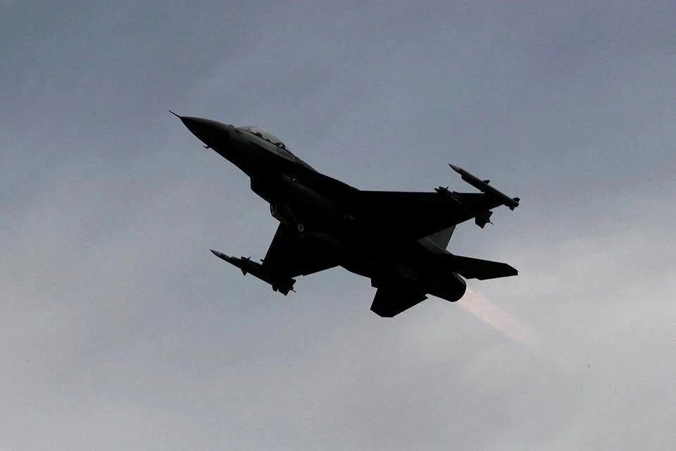 Украинские F-16 превратились в посмешища без ракет: пилоты ВСУ полагаются на последнее