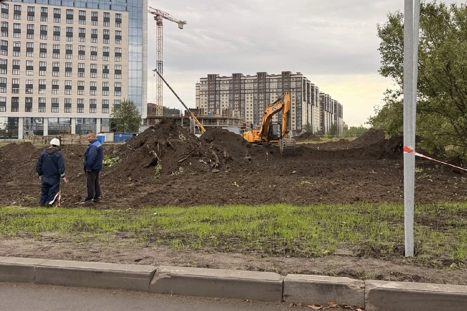 Стройтехника зашевелилась на месте будущей "Заставской". Фото: t.me/podzemnik_spb