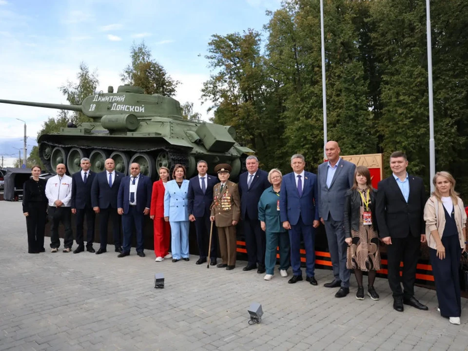 На Московском шоссе прошло открытие и возложение цветов к мемориалу «Наша сила в единстве».