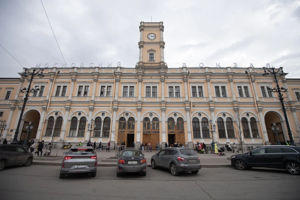 Работники Московского вокзала в Петербурге подозреваются в краже денег пассажира.