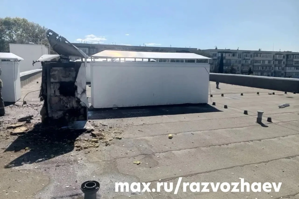 Крыша детского сада в бухте Казачья, на которую упал вражеский беспилотник. Фото: канал в МАХ Михаила Развожаева