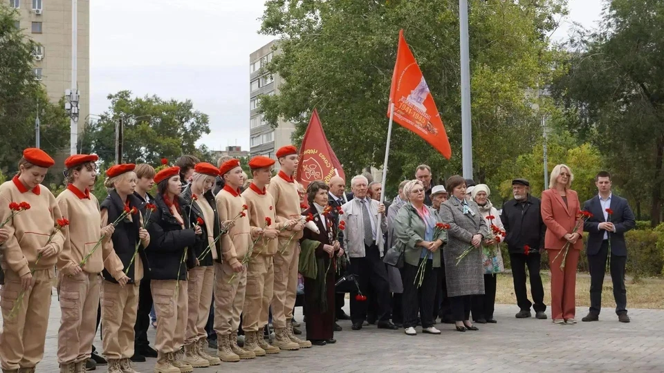 Жители города собрались, чтобы отдать дань уважения людям, чьи судьбы оказались неразрывно связаны с трагедией 1954 года