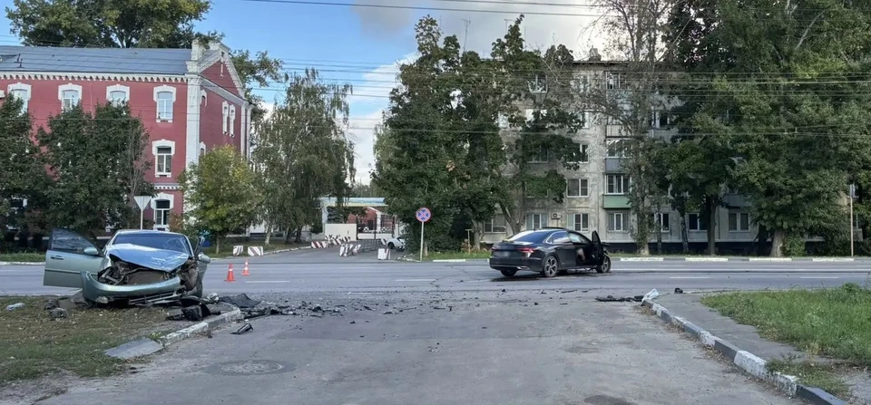 В аварии пострадали водители и пассажир