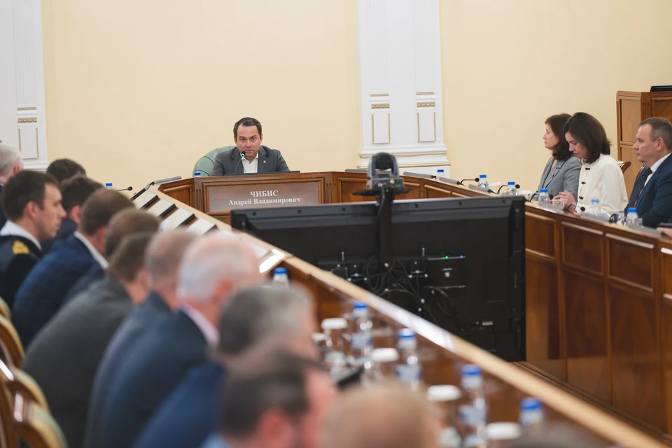 На совещании обсудили, как решить острые моменты и донастроить работу медучреждений, которые с прошлого года стали единым организмом. Фото: Игорь Громов / Правительство Мурманской области