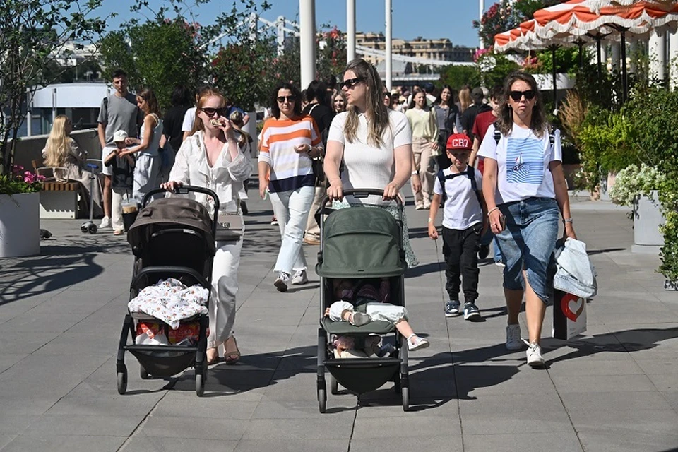 На молодую маму с ребенком напала женщина в Алуште
