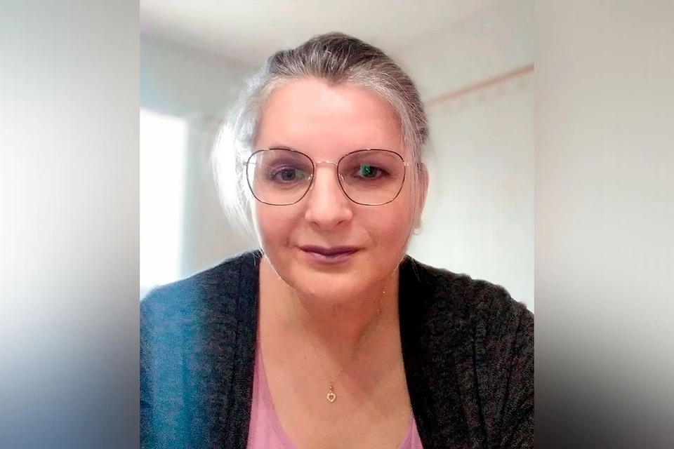 Умерла французская журналистка Наташа Рей, утверждавшая, что первая леди Франции Брижит Макрон — мужчина*. Ей было 56 лет.