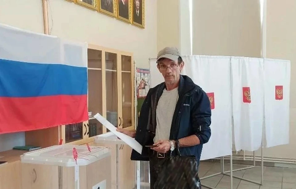 Художник из Хвалынска проголосовал на выборах в Госдуму