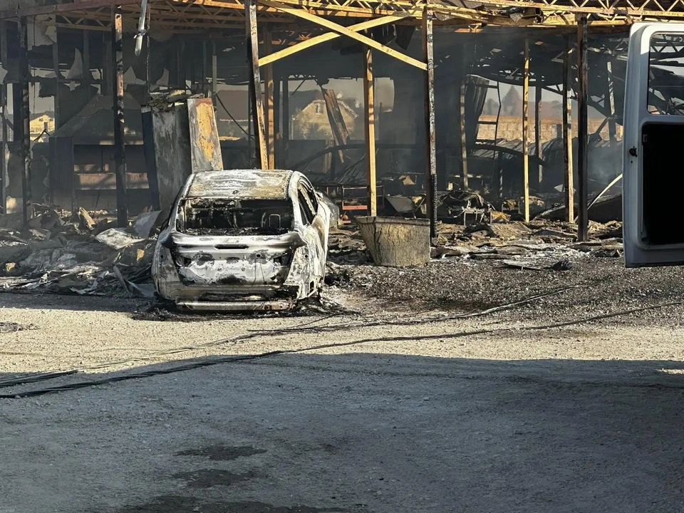 В Анапе после аварии с Ford Focus загорелись придомовые постройки. Фото: max.ru/channel_Police_Anapa