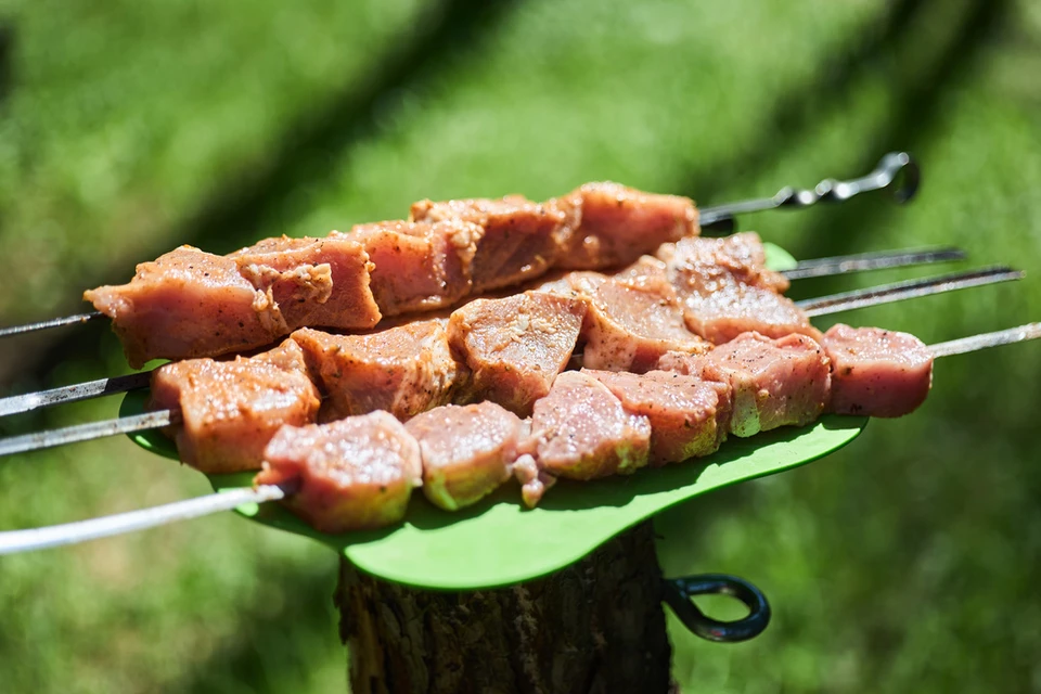 Новосибирец украл мясо для шашлыка в магазине.