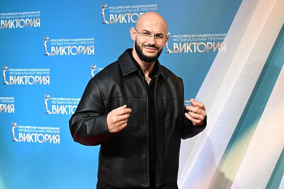 Рэпер Джиган устроил стрельбу в подмосковном особняке в присутствии прислуги и детей.