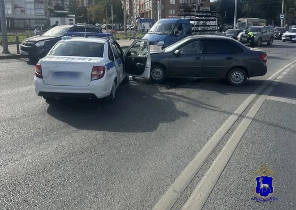 Служебный автомобиль выехал на встречку