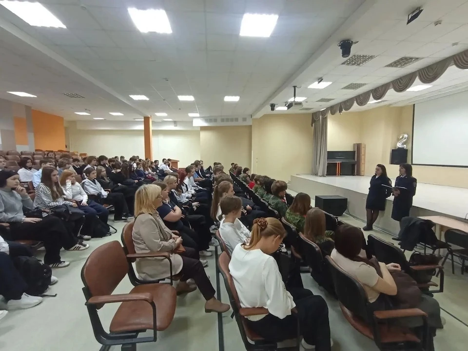 Сотрудники полиции Заволжского района и профильного управления МВД разъяснили подросткам нормы ответственности за наркопреступления. Фото МВД Тверской области.