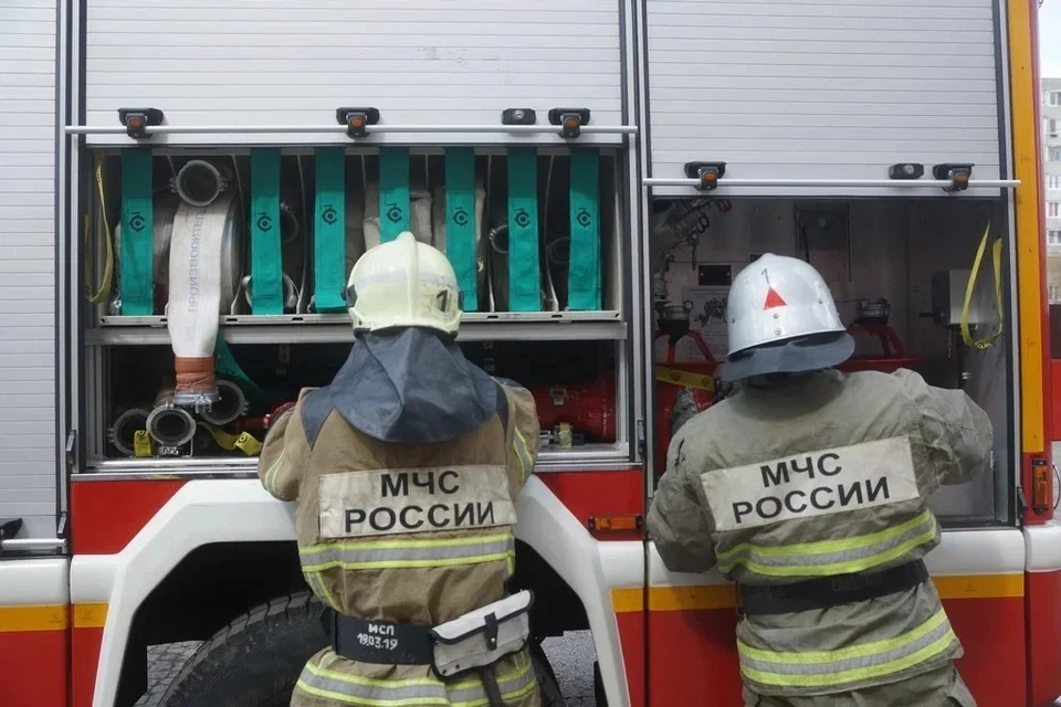 Огненный фронт составляет порядка одного километра