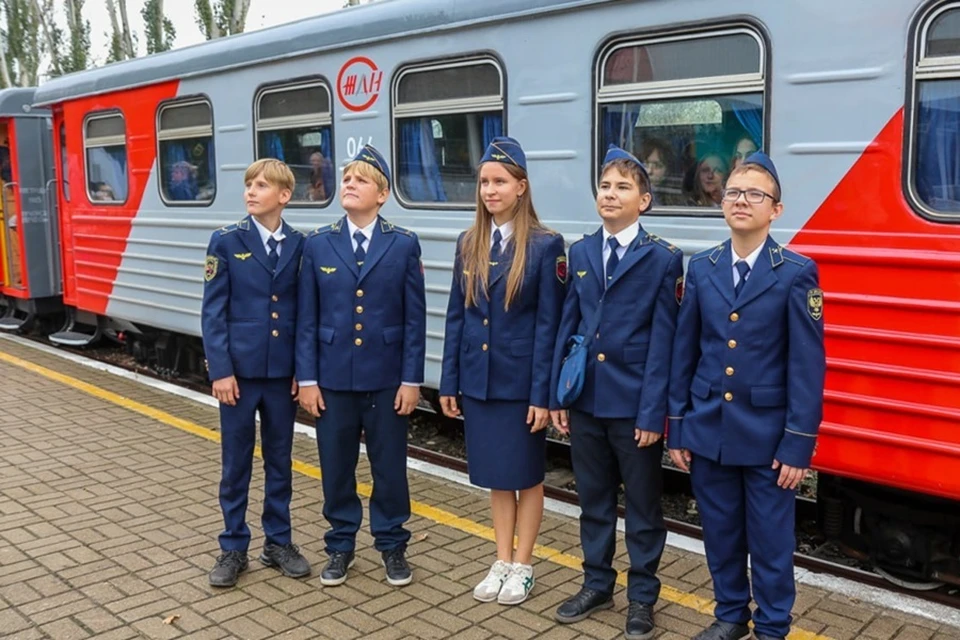 Донецкая детская железная дорога завершила 54-й учебный сезон. Фото: ЖДН