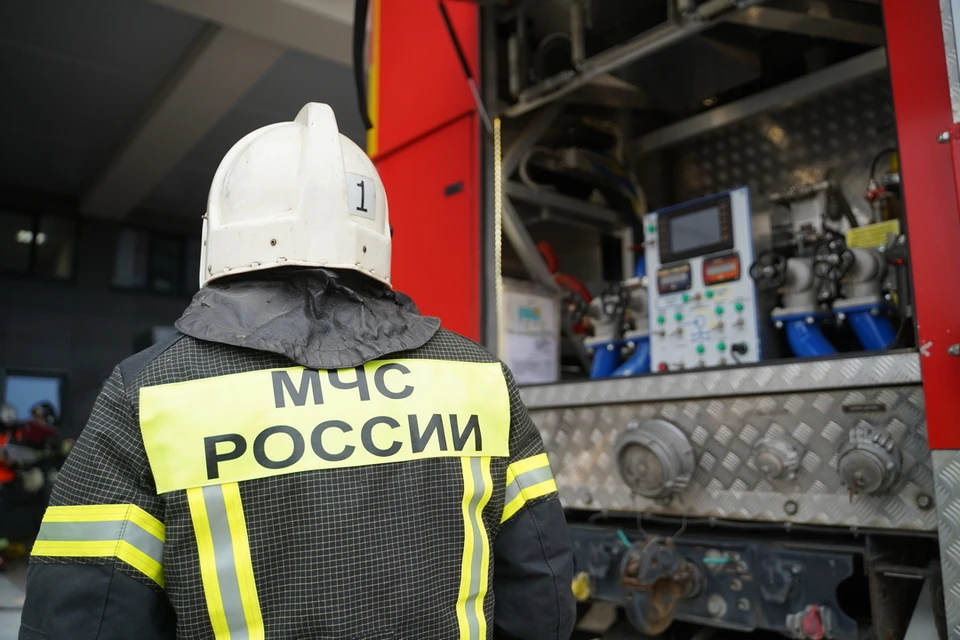 В Новосибирске загорелось здание.