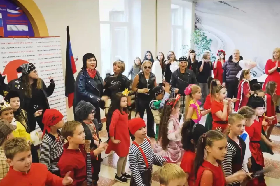 Учителя и школьники провели этот день в прекрасной атмосфере. Фото: МАХ/Кулемзин